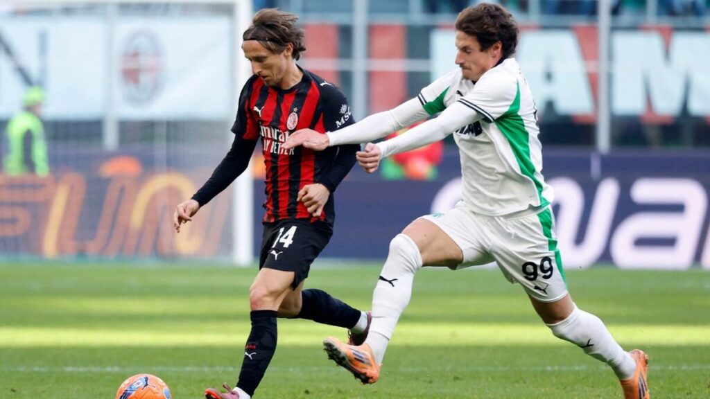 Milan Empata ante Sassuolo y pone en Riesgo la Cima Sin Santi Giménez
