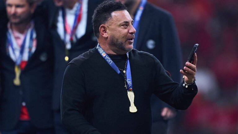 Antonio Mohamed Critica a David Faitelson en TUDN: ¡Una Controversia Impactante!