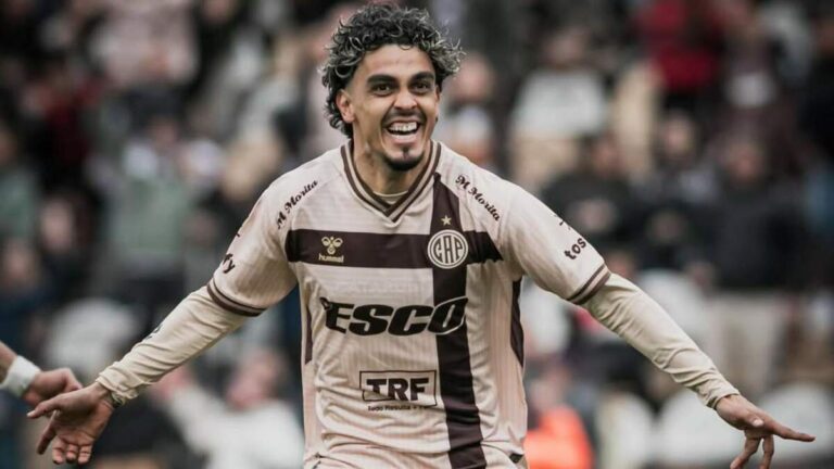 Pumas se Apunta al Fichaje de Ronaldo Martínez, Delantero Paraguayo para la Liga MX