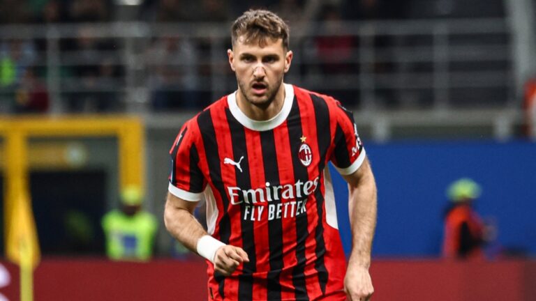 Santiago Gimenez enfrenta nueva competencia en el ataque del AC Milan con la llegada de un goleador alemán