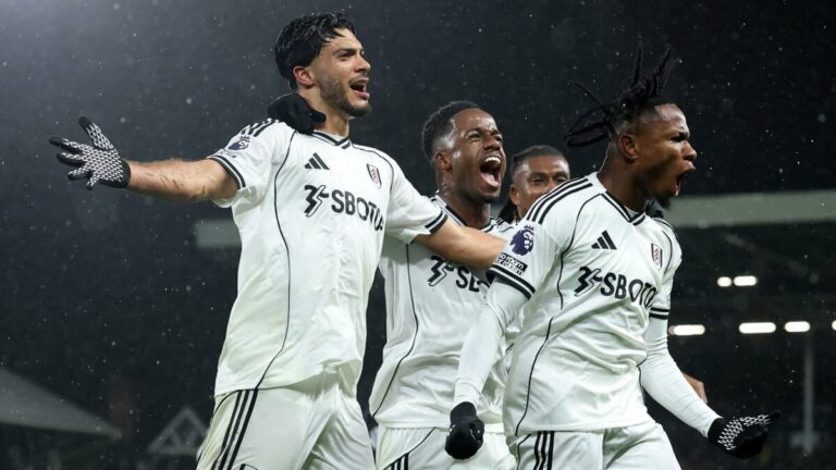 Fulham Busca Competencia para Raúl Jiménez: Un Futbolista Mexicoestadounidense en la Mira