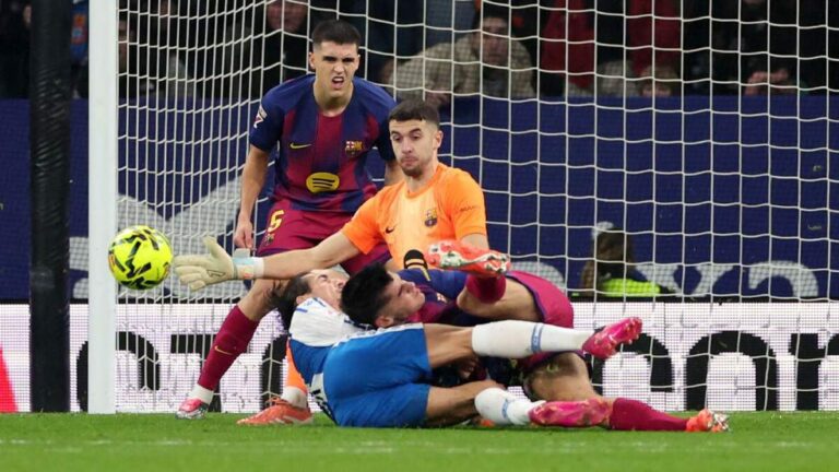 Impactante jugada polémica de Joan García en el Espanyol vs Barcelona