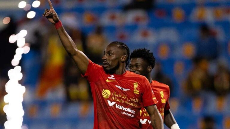 Julián Quiñones anota gol en 15 segundos con Al-Qadisiyah FC
