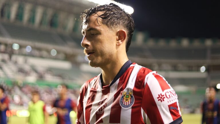 Chivas Anuncia Oficialmente la Salida de Alan Mozo
