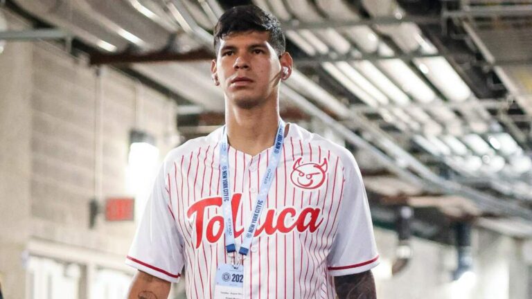 Pumas y Toluca: Avanzan las Negociaciones para el Fichaje de Robert Morales