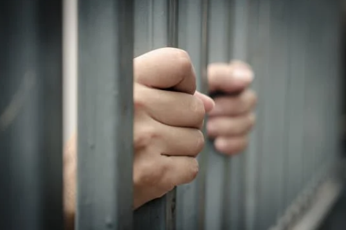 Tres hombres son arrestados por casos separados de violencia familiar en Mathis
