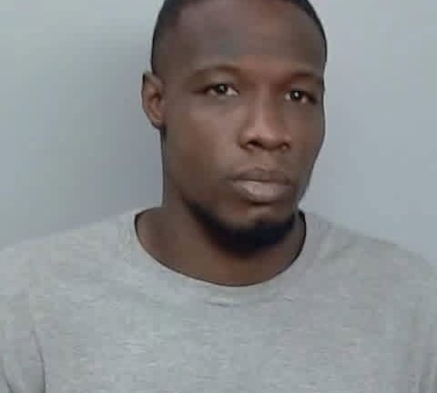 Arrestan a hombre acusado de robo, posesión de sustancias y allanamiento